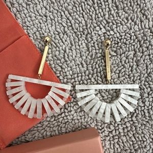 BRAND NEW - Cult Gaia Acrylic Ark Earring - Pearl